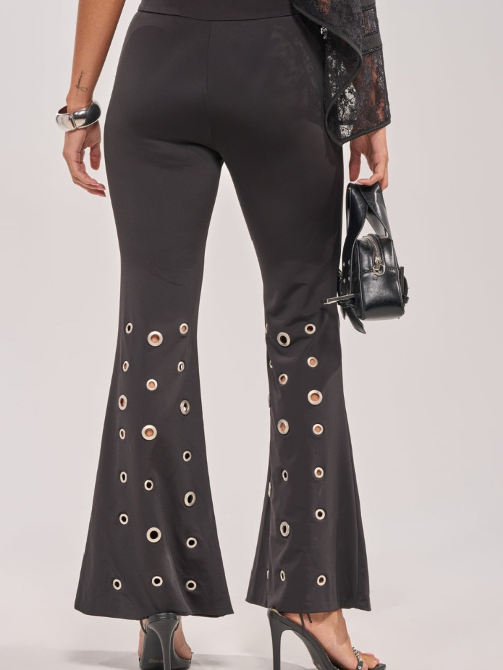 AKIRA CHECK IT OUT GROMMET FLARE LEGGING - Picture 2 of 6